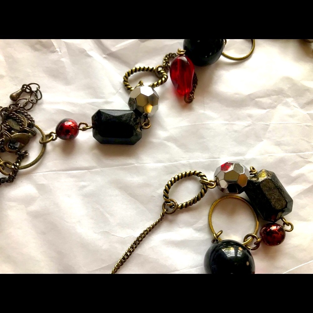 *must bundle to get $5 price* Black and red antiqued gold necklace (long)